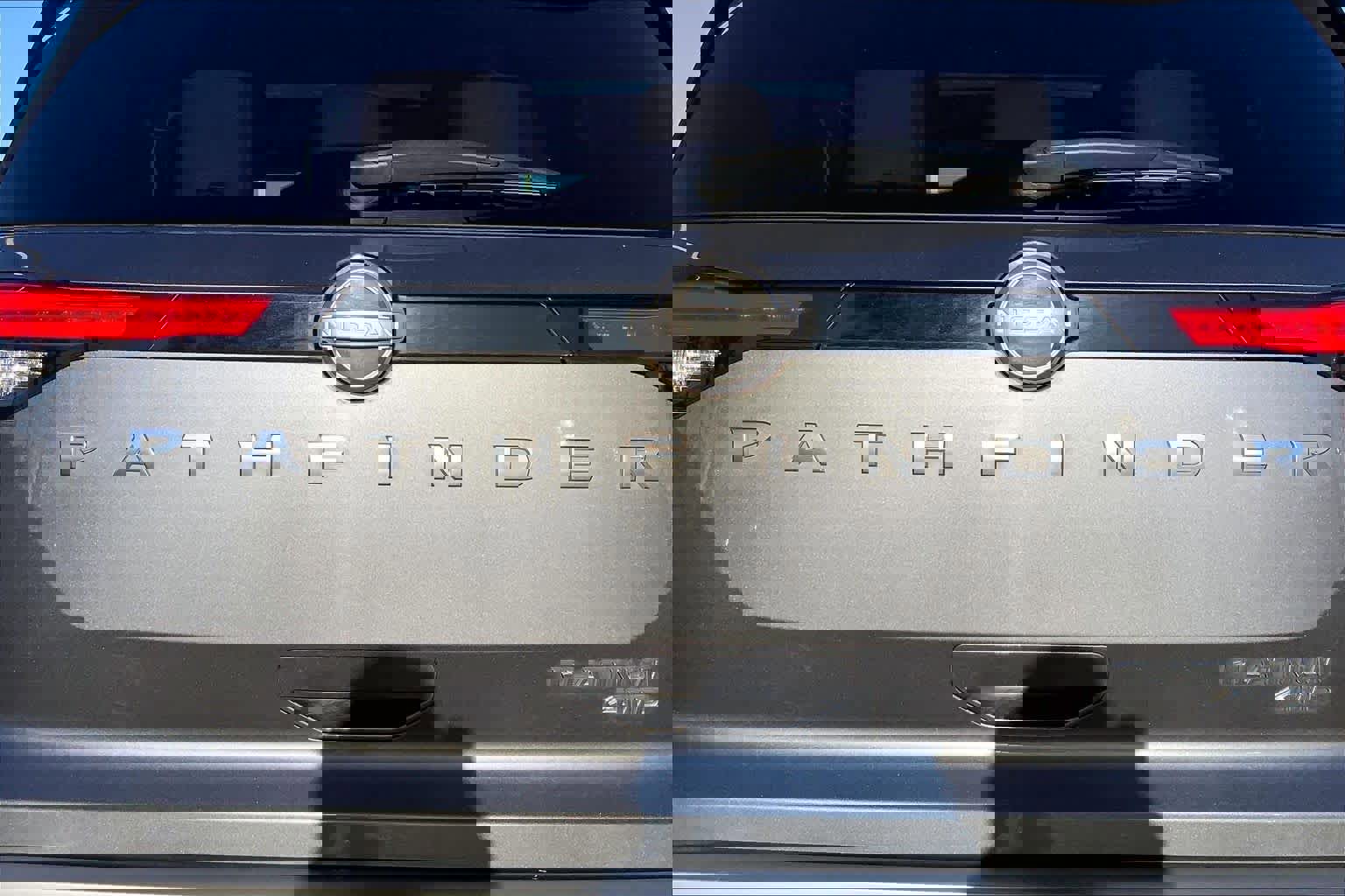 Used 2022 Nissan Pathfinder Platinum w/ Cargo Package image 30