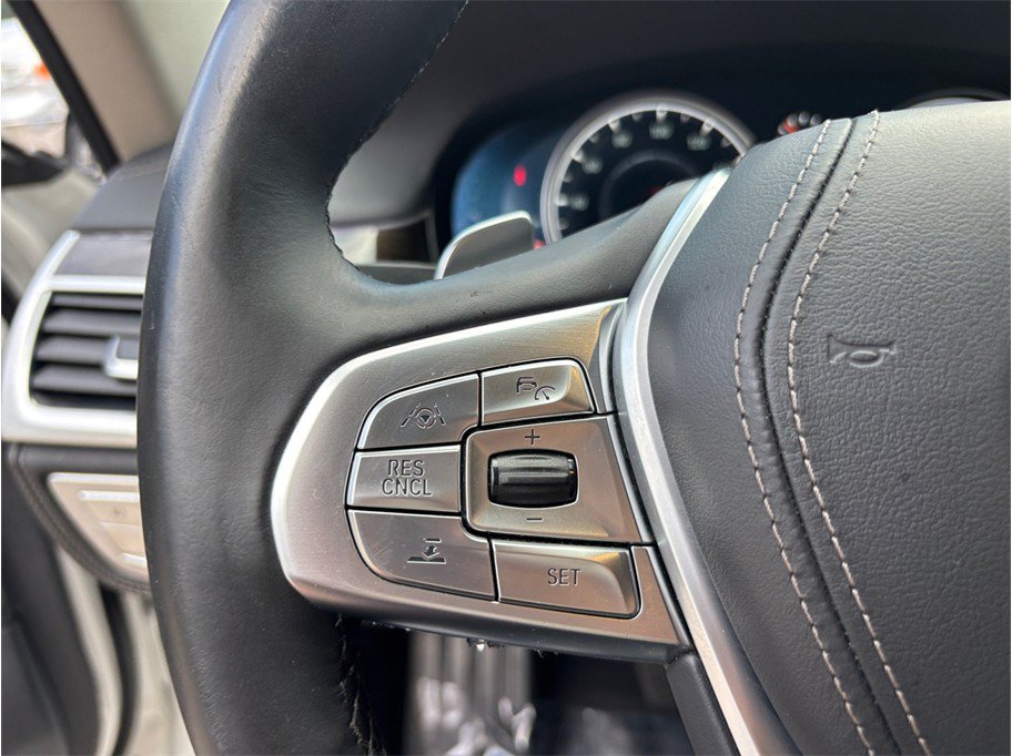Used 2018 BMW 750i xDrive AWD/4WD image 28