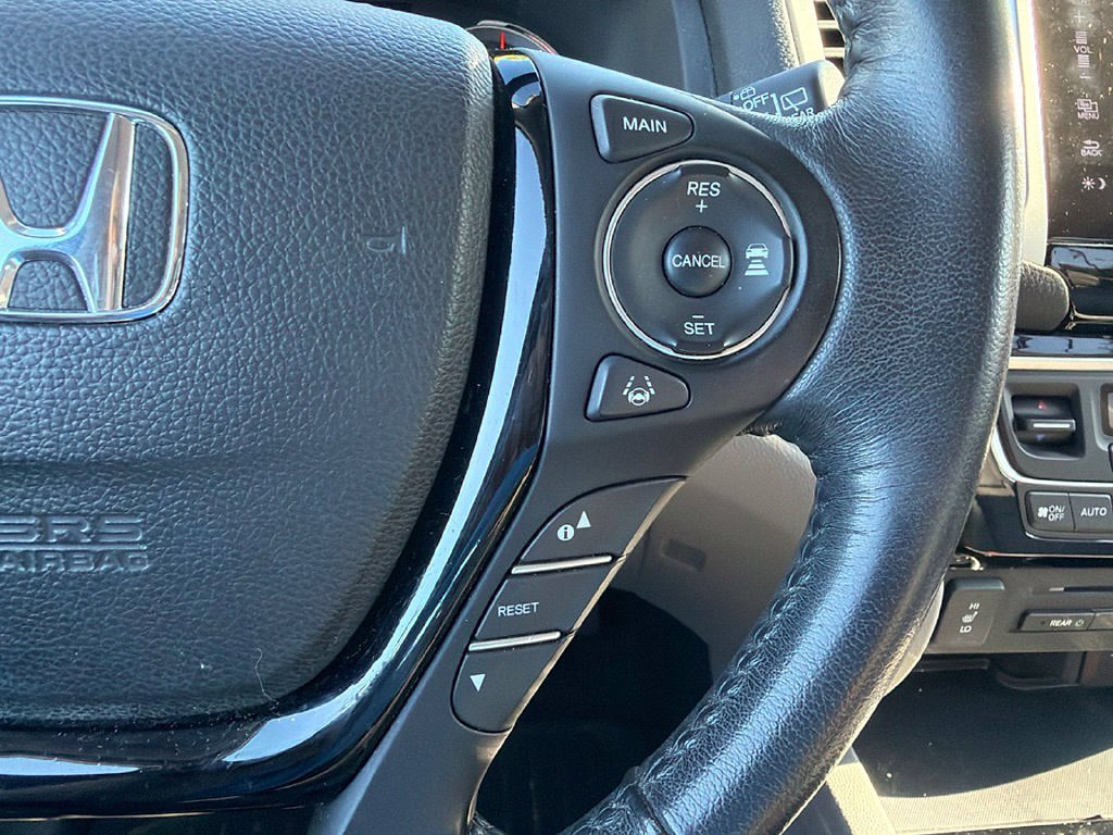 Used 2017 Honda Pilot Touring image 18