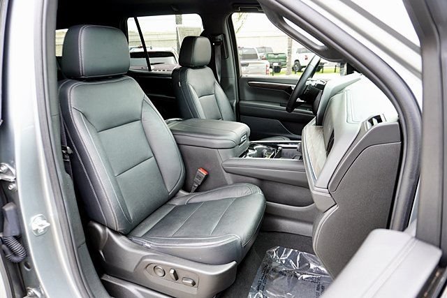 Used 2025 Chevrolet Tahoe LS AWD/4WD image 18
