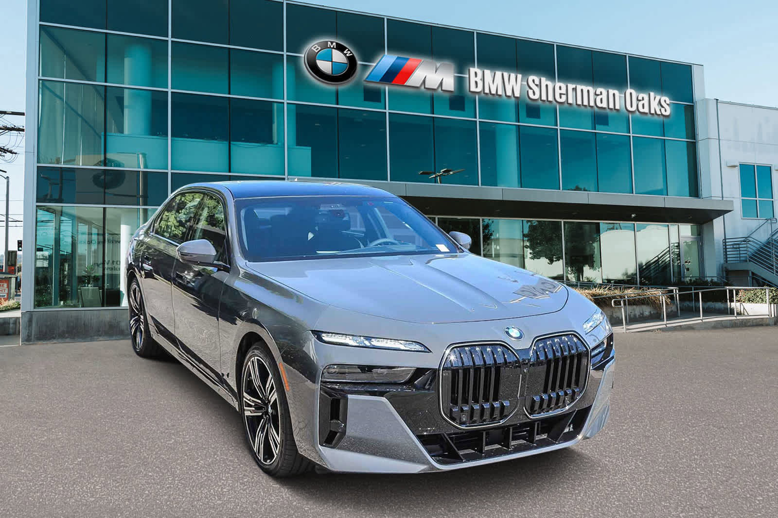 New 2026 BMW 760i xDrive w/ Executive Package image 3