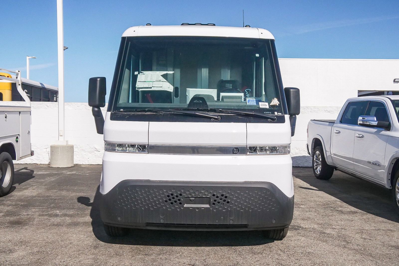 Used 2024 Chevrolet Brightdrop 400 w/ Commercial Equipment Package AWD/4WD image 2