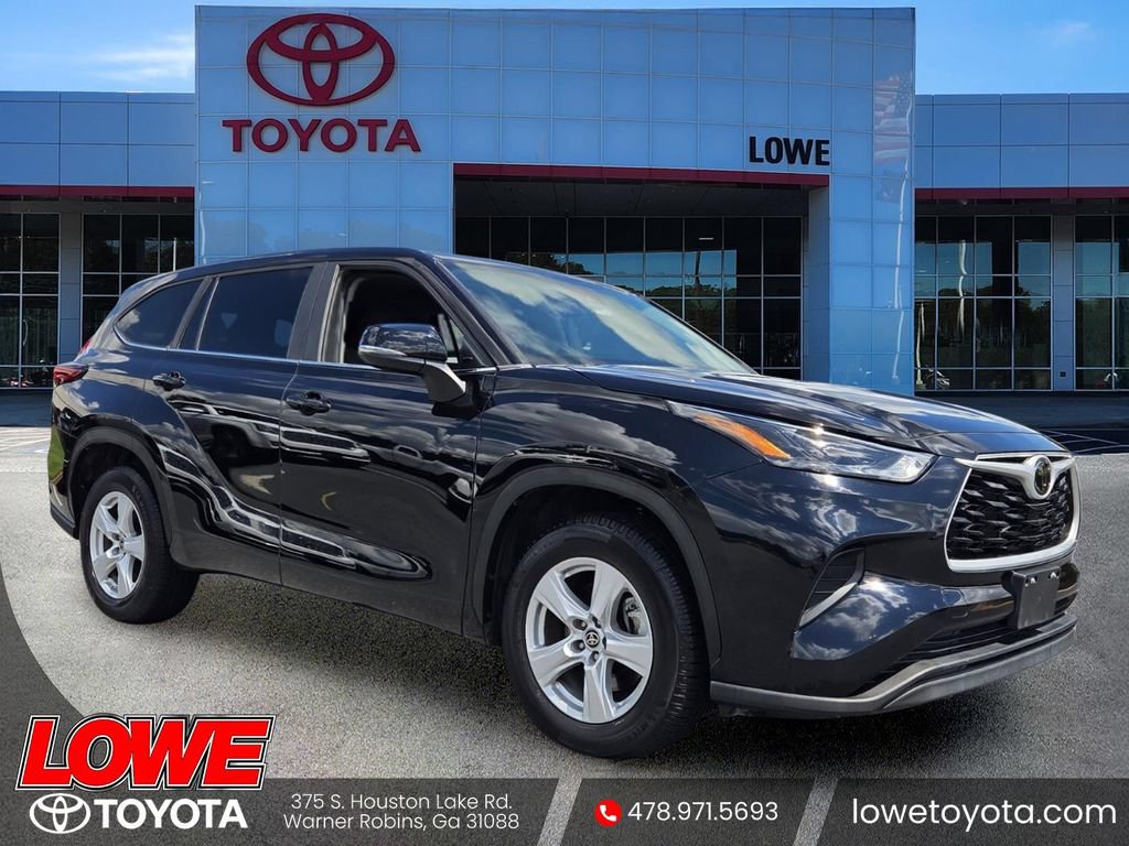 Used 2023 Toyota Highlander L FWD image 1