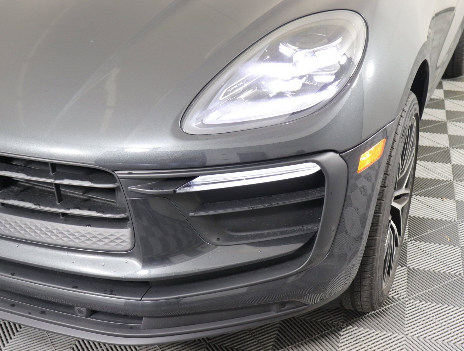 Used 2025 Porsche Macan image 11