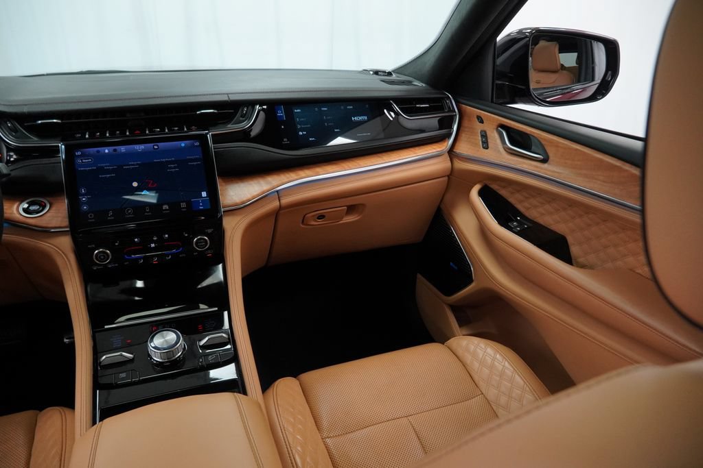 Certified 2025 Jeep Grand Cherokee Summit AWD/4WD image 29