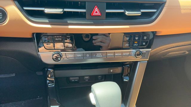 Certified 2025 Kia Seltos EX w/ EX Sunroof Package AWD/4WD image 25