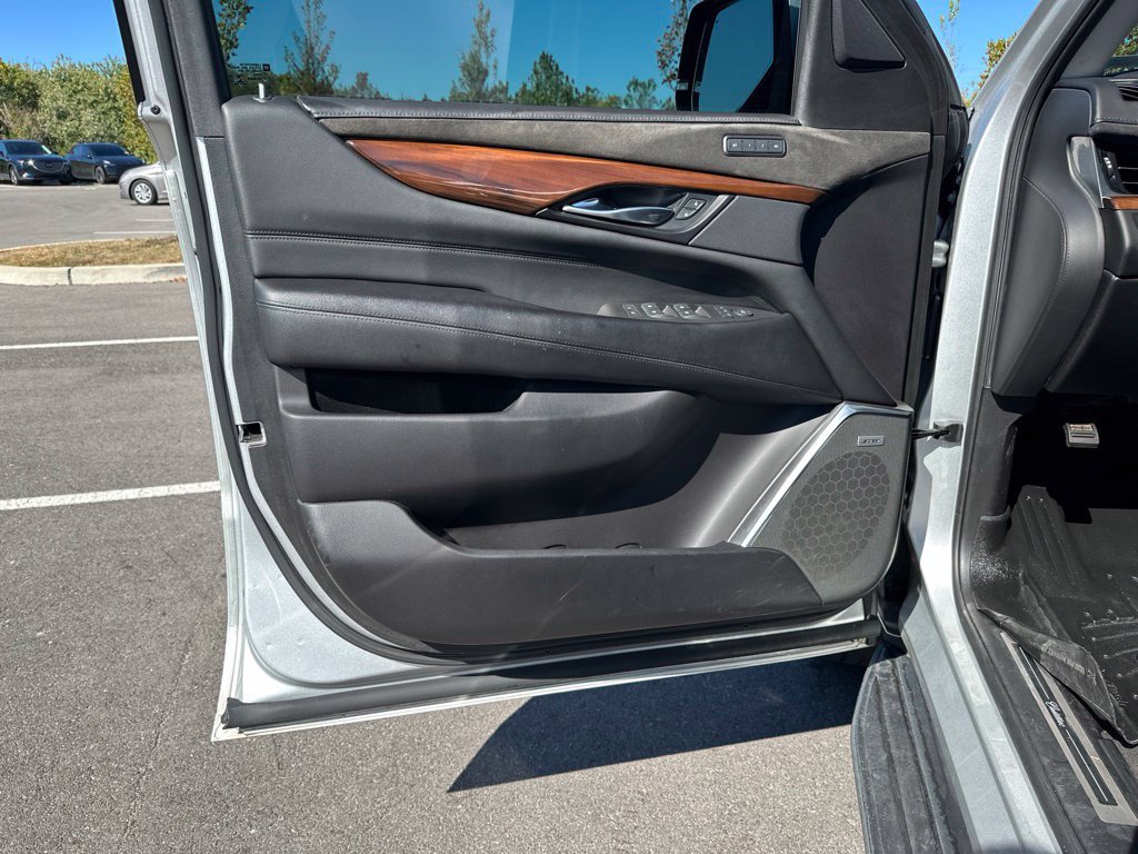Used 2020 Cadillac Escalade Luxury RWD image 13