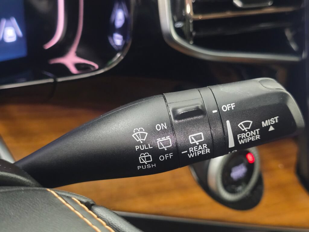 Used 2024 Jeep Grand Wagoneer L Series III AWD/4WD image 29