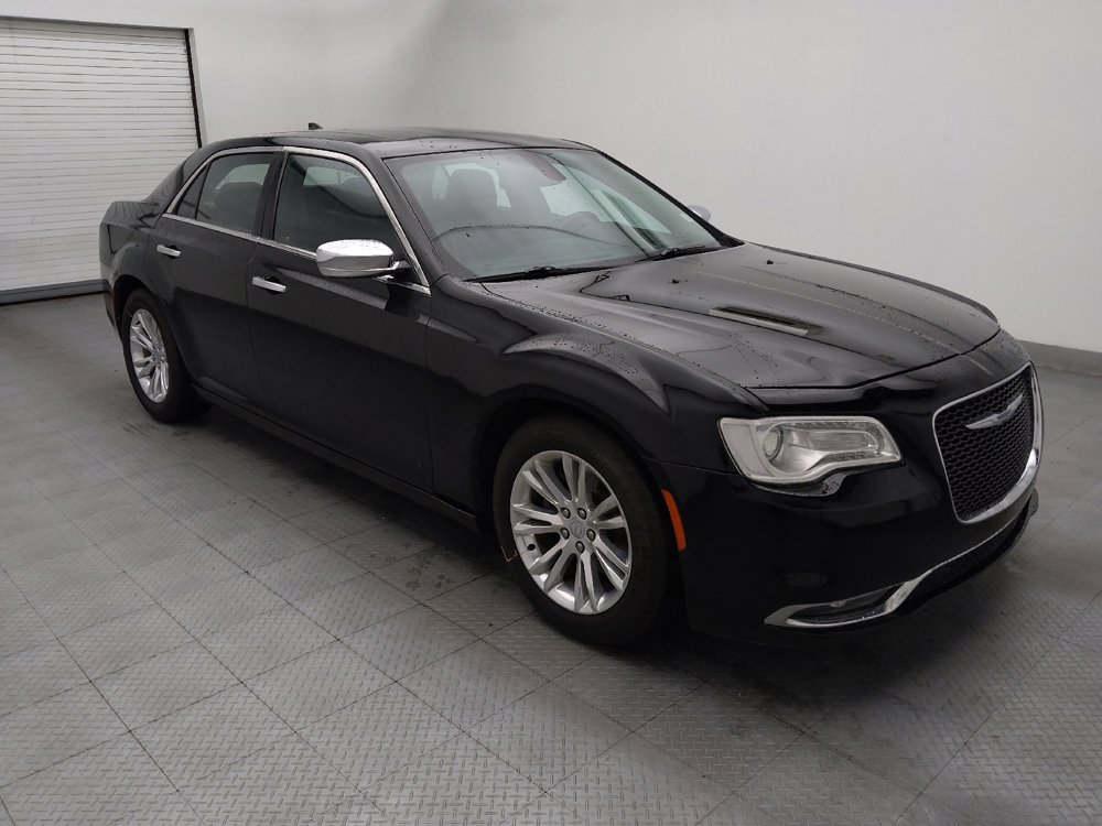 Used 2017 Chrysler 300 C RWD image 13