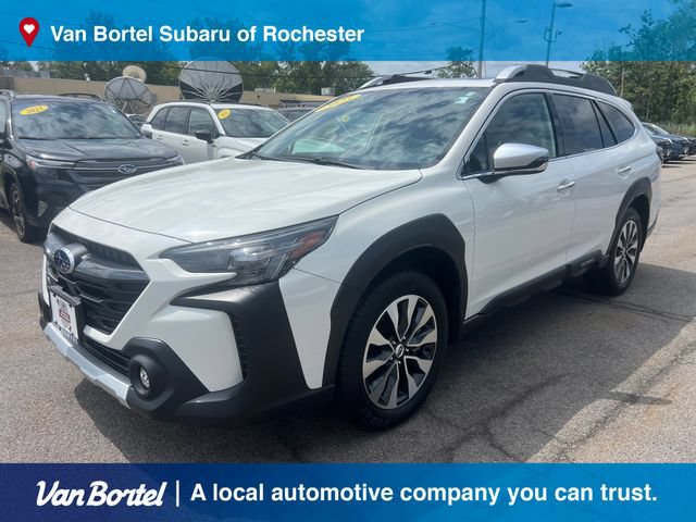 Used 2025 Subaru Outback Touring AWD/4WD image 1