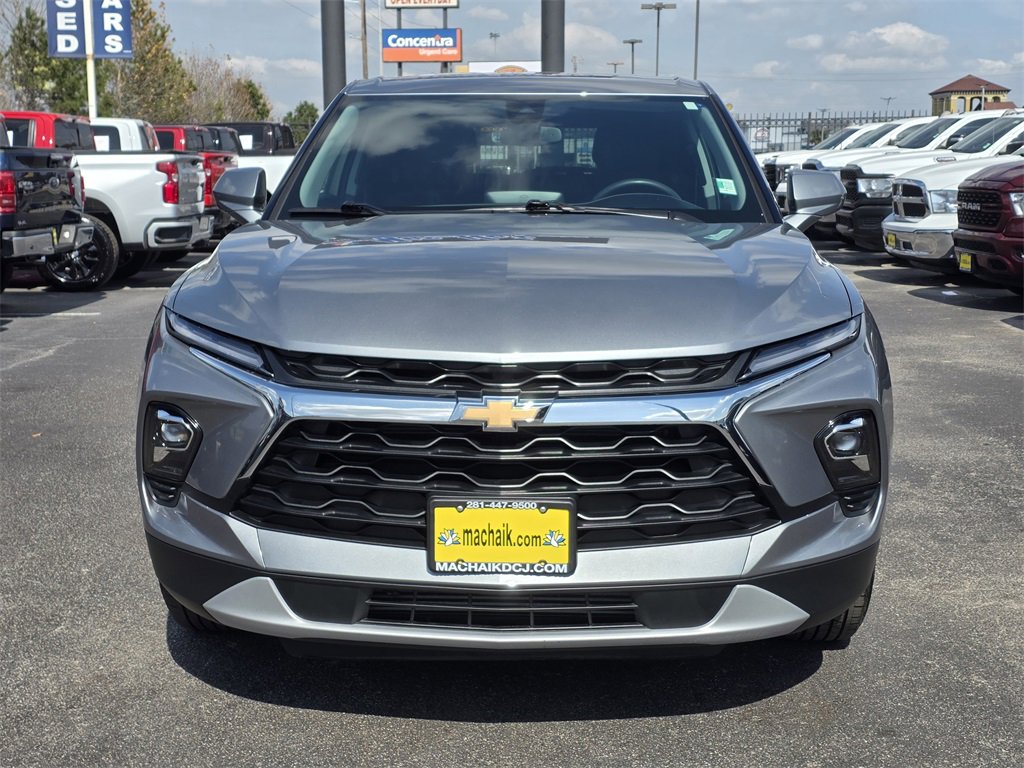 Used 2025 Chevrolet Blazer LT image 2