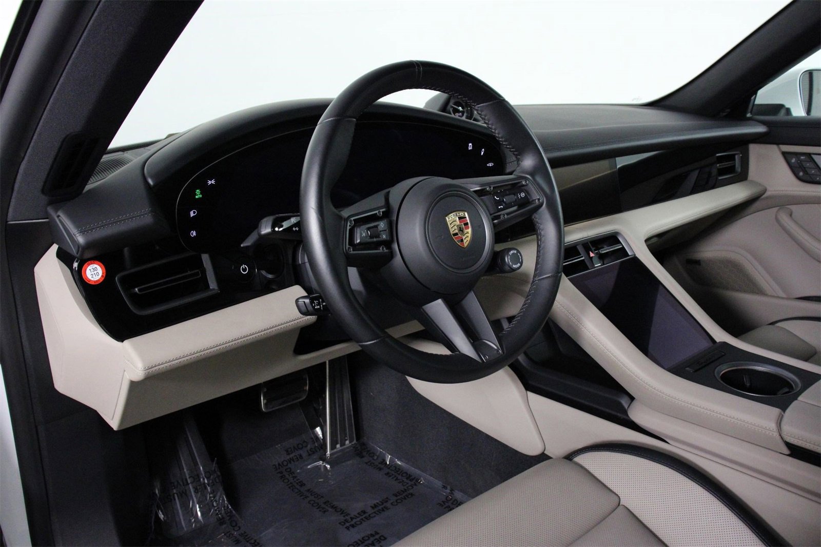 Used 2025 Porsche Taycan image 4