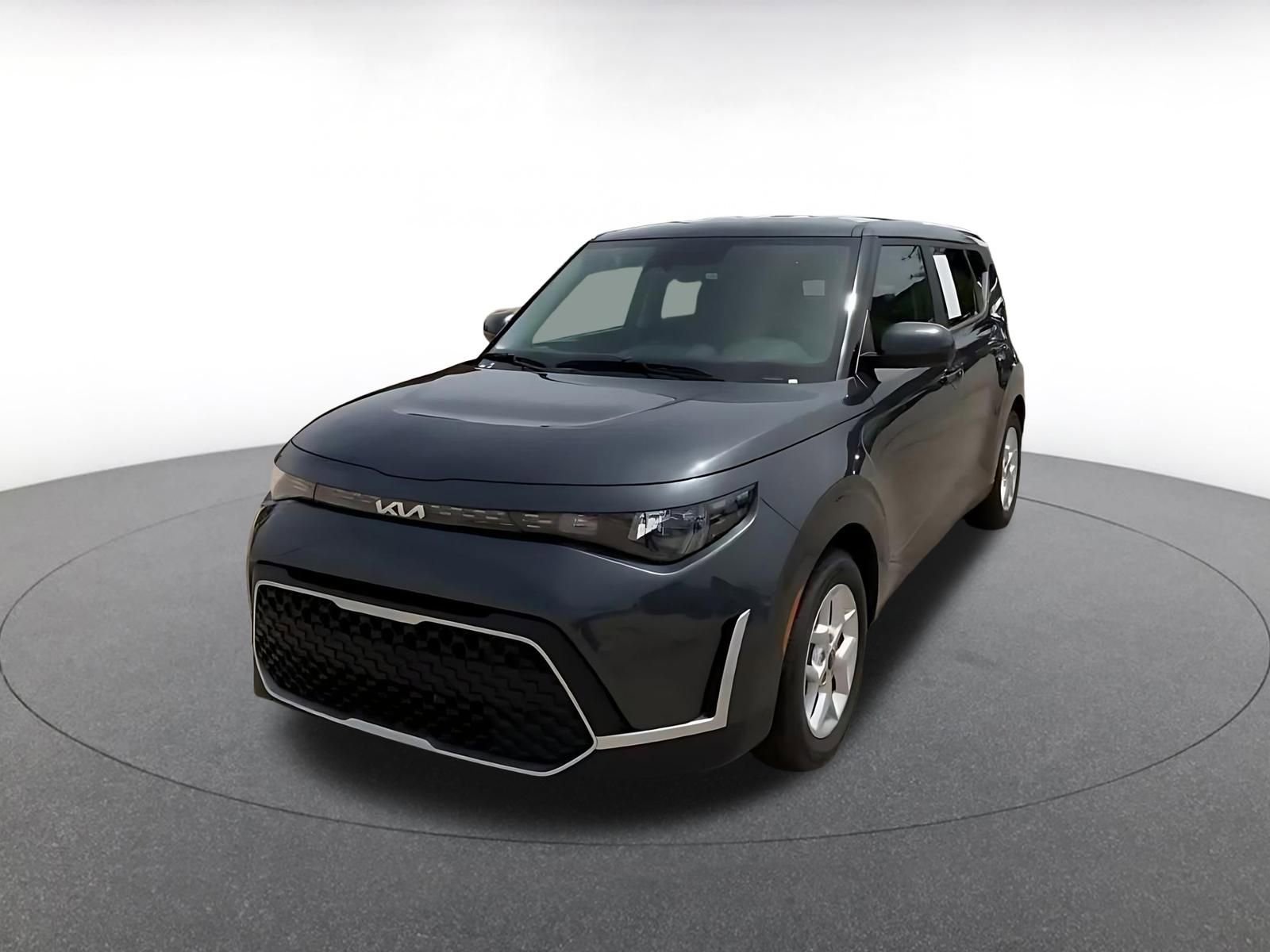 Used 2025 Kia Soul LX w/ LX Technology Package FWD image 7