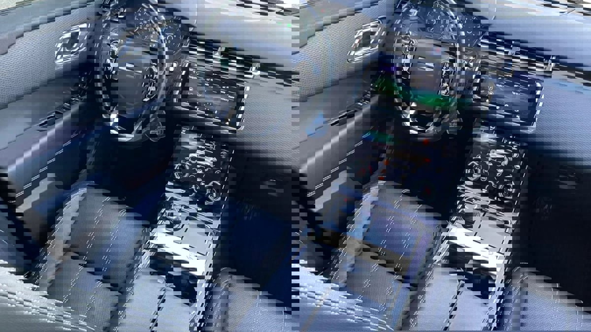 Used 2019 Land Rover Range Rover Velar S image 30