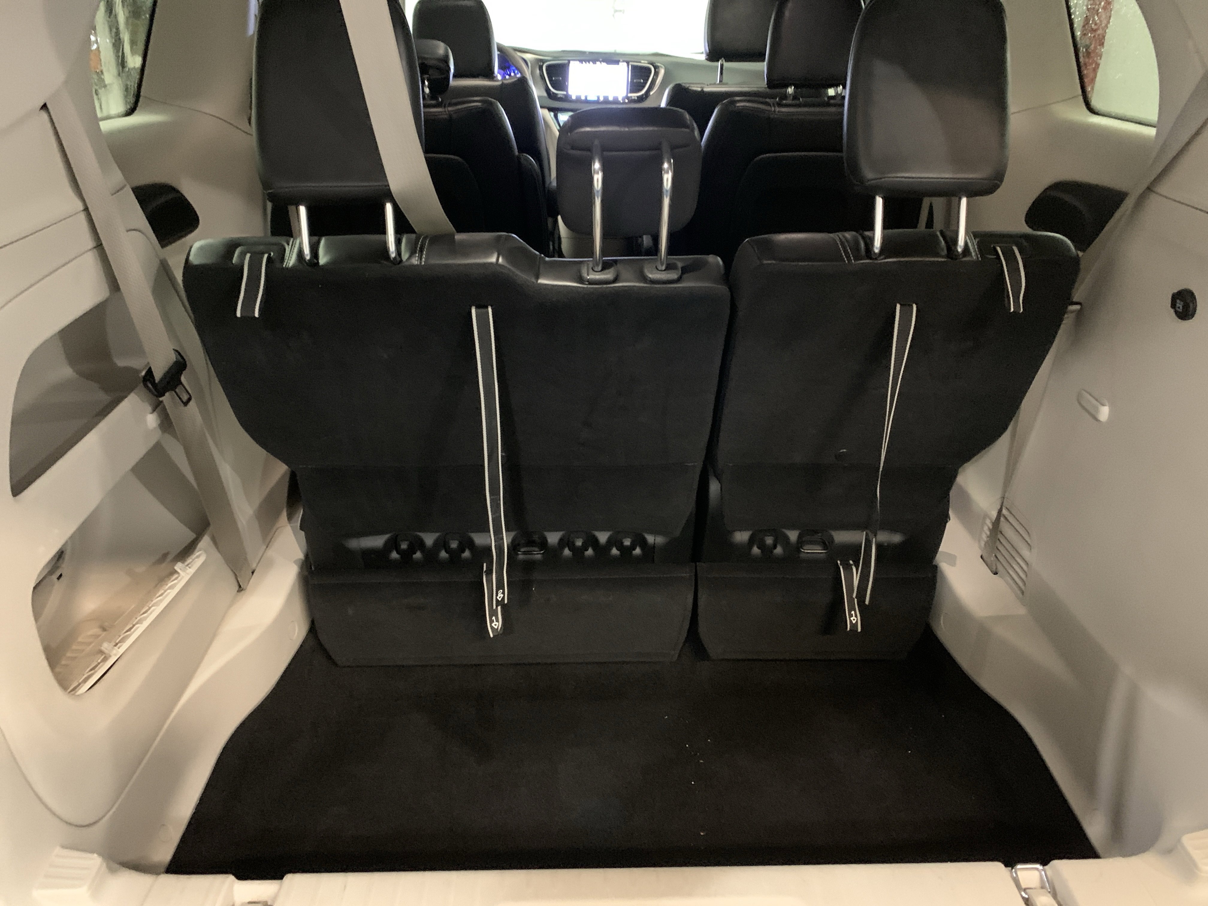 Used 2024 Chrysler Pacifica Touring-L image 21