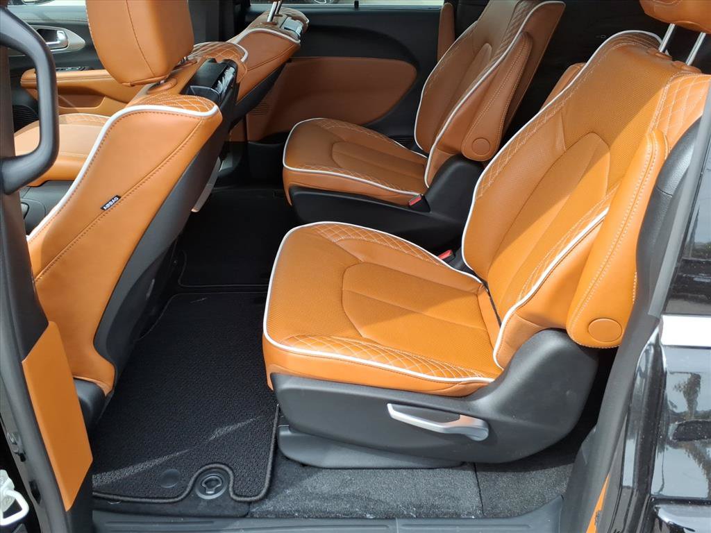 New 2026 Chrysler Pacifica Pinnacle AWD/4WD image 11
