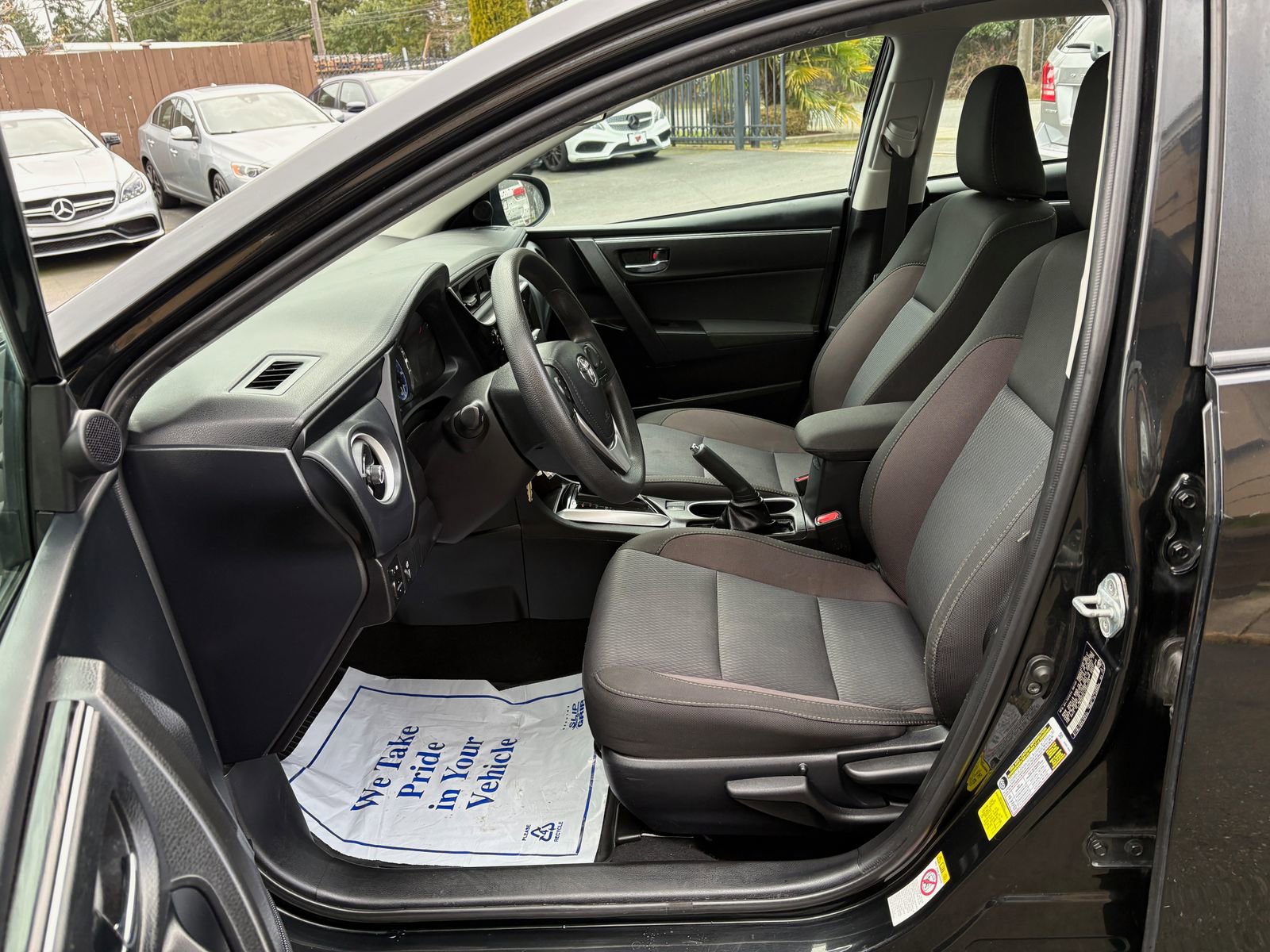 Used 2018 Toyota Corolla LE image 9