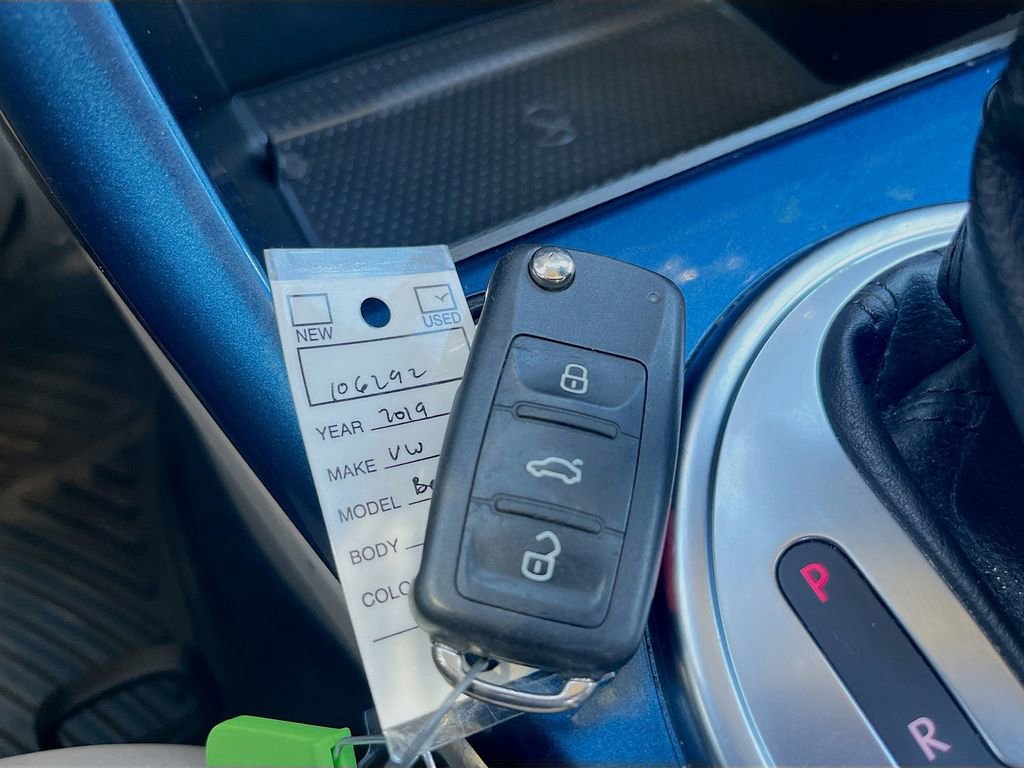 Used 2019 Volkswagen Beetle 2.0T SE w/ SE Premium Package FWD image 32