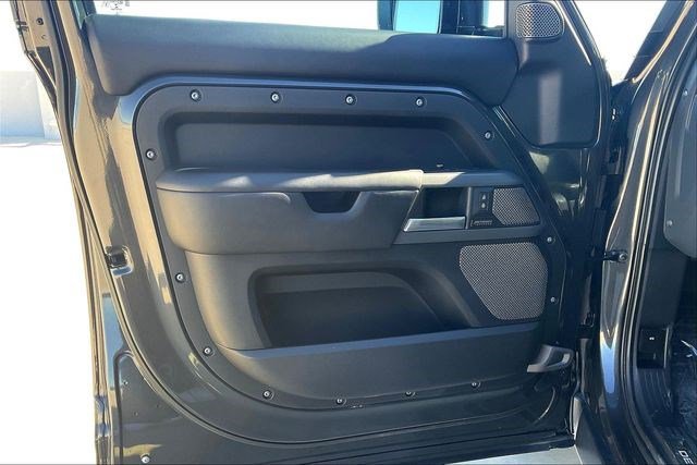 Used 2022 Land Rover Defender 110 X image 28