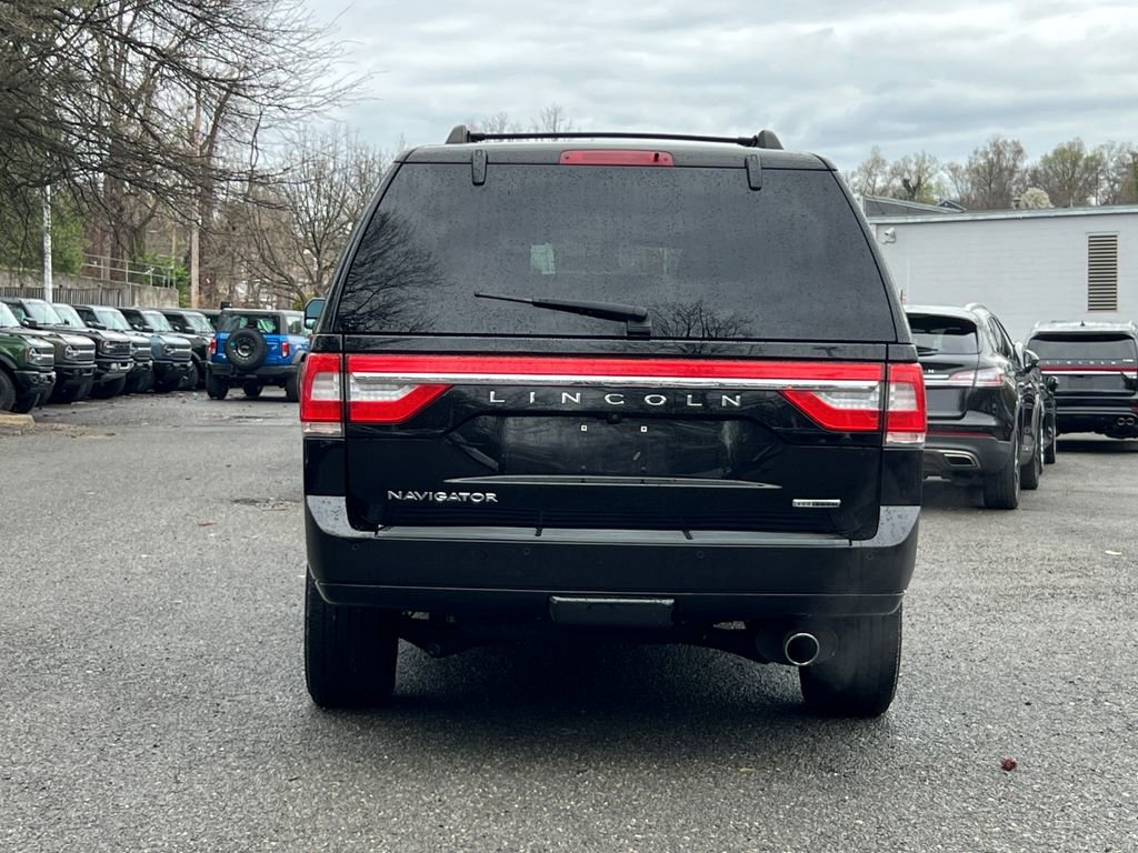 Used 2016 Lincoln Navigator Select image 6