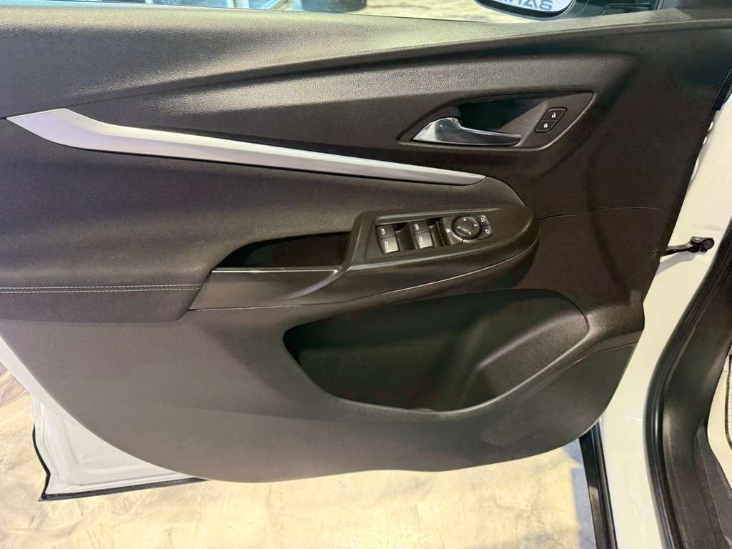 Used 2023 Chevrolet Bolt EUV LT FWD image 37