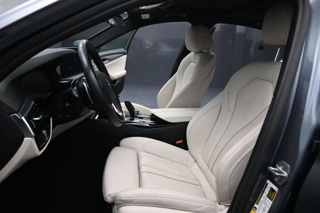 Used 2022 BMW 530e w/ Convenience Package RWD image 10