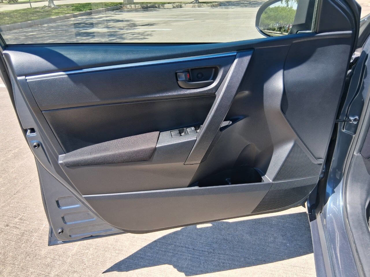 Used 2015 Toyota Corolla L image 26