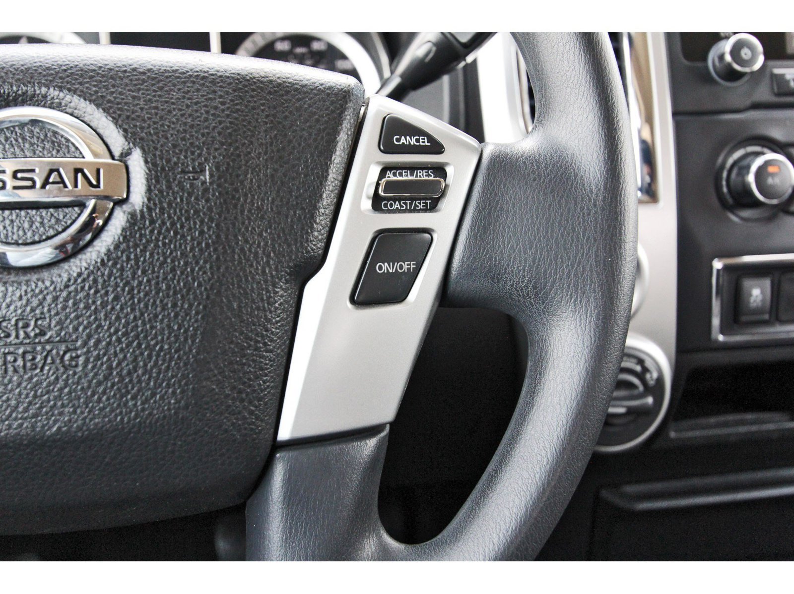Used 2018 Nissan Titan SV AWD/4WD image 20