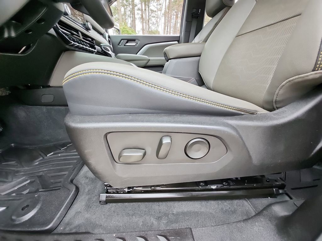 Certified 2023 Chevrolet Colorado ZR2 w/ ZR2 Convenience Package III image 38