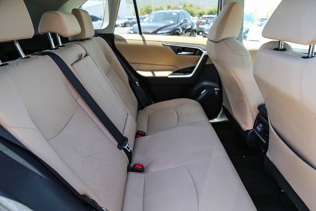 Used 2021 Toyota RAV4 XLE w/ Convenience Package FWD image 20