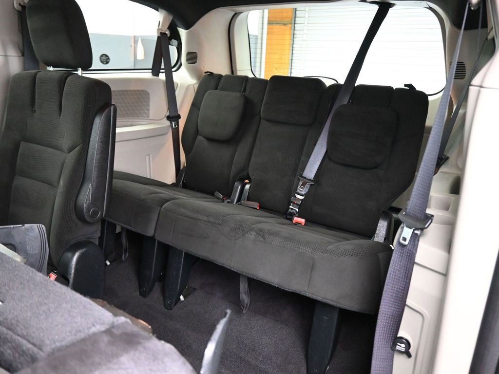 Used 2016 Dodge Grand Caravan SE image 33