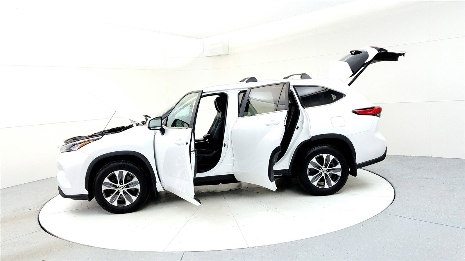 Certified 2023 Toyota Highlander XLE image 10