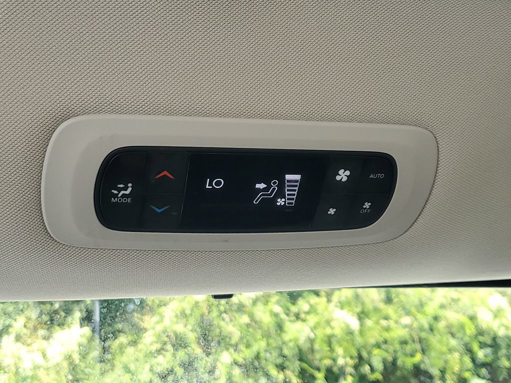 Used 2023 Chrysler Pacifica Touring-L FWD image 14