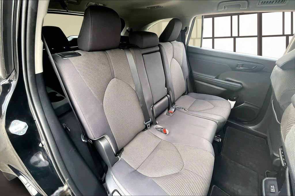Used 2023 Toyota Highlander L image 25