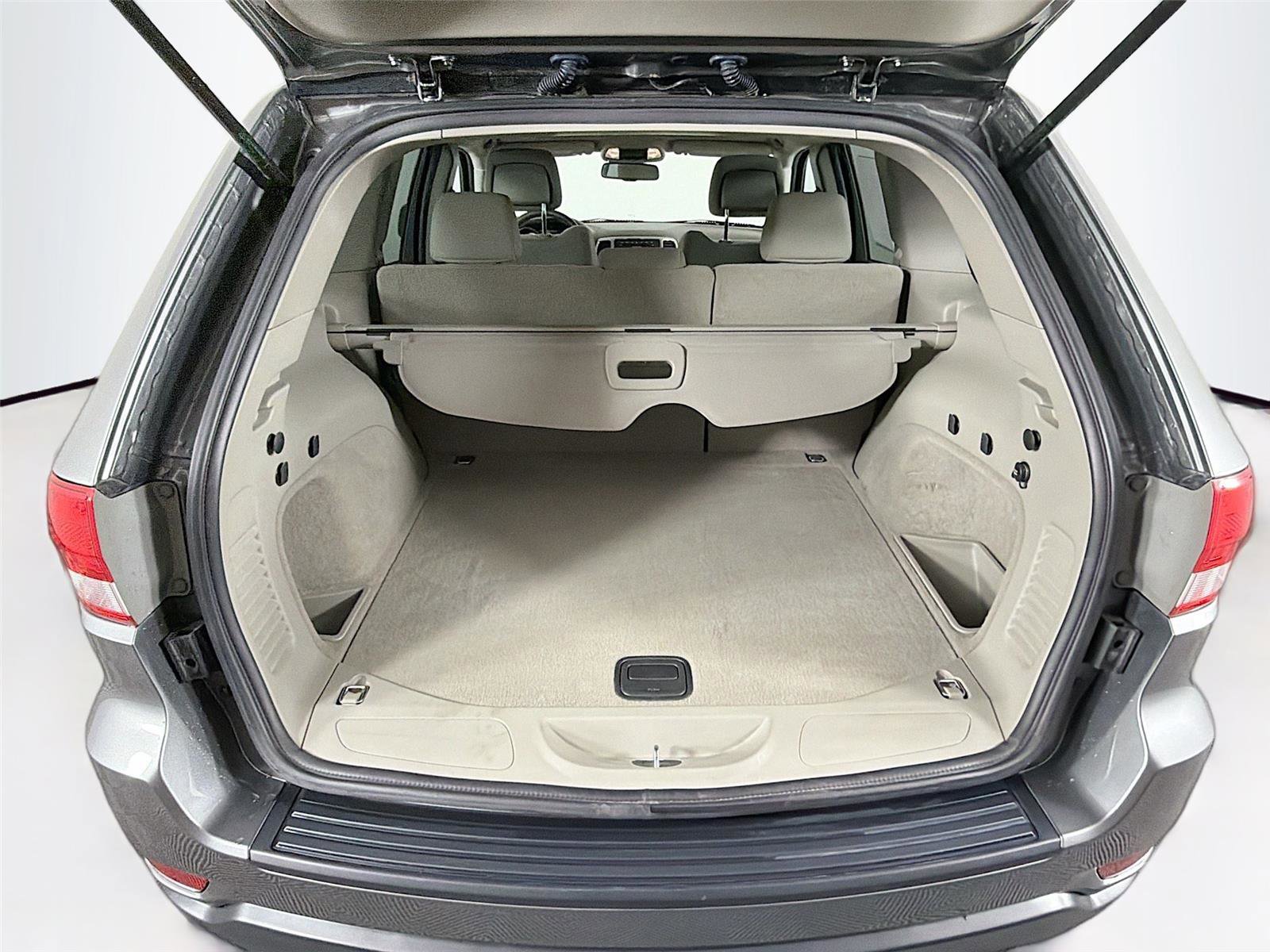 Used 2012 Jeep Grand Cherokee Laredo w/ Laredo E Group image 23