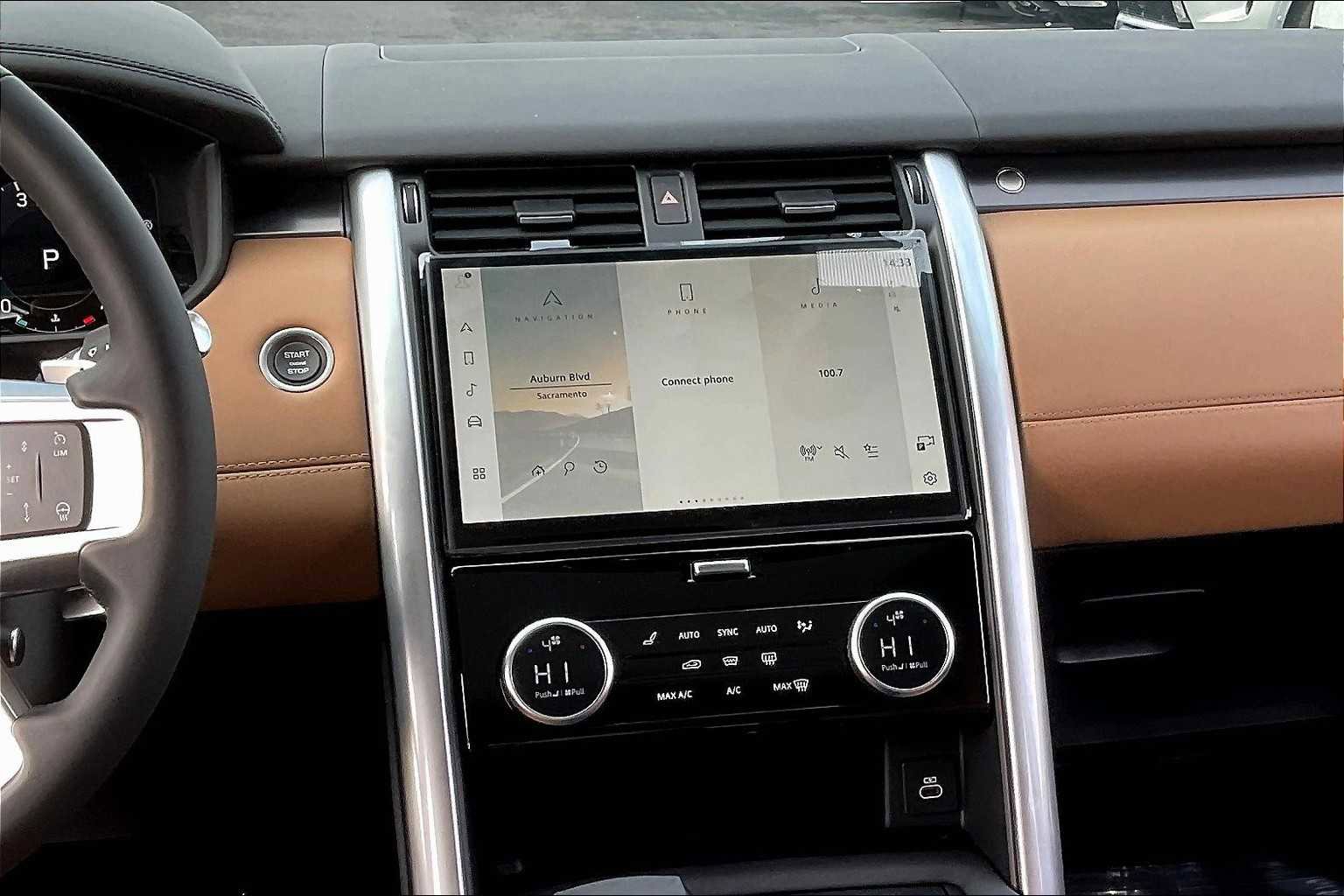 New 2025 Land Rover Discovery Metropolitan Edition image 9