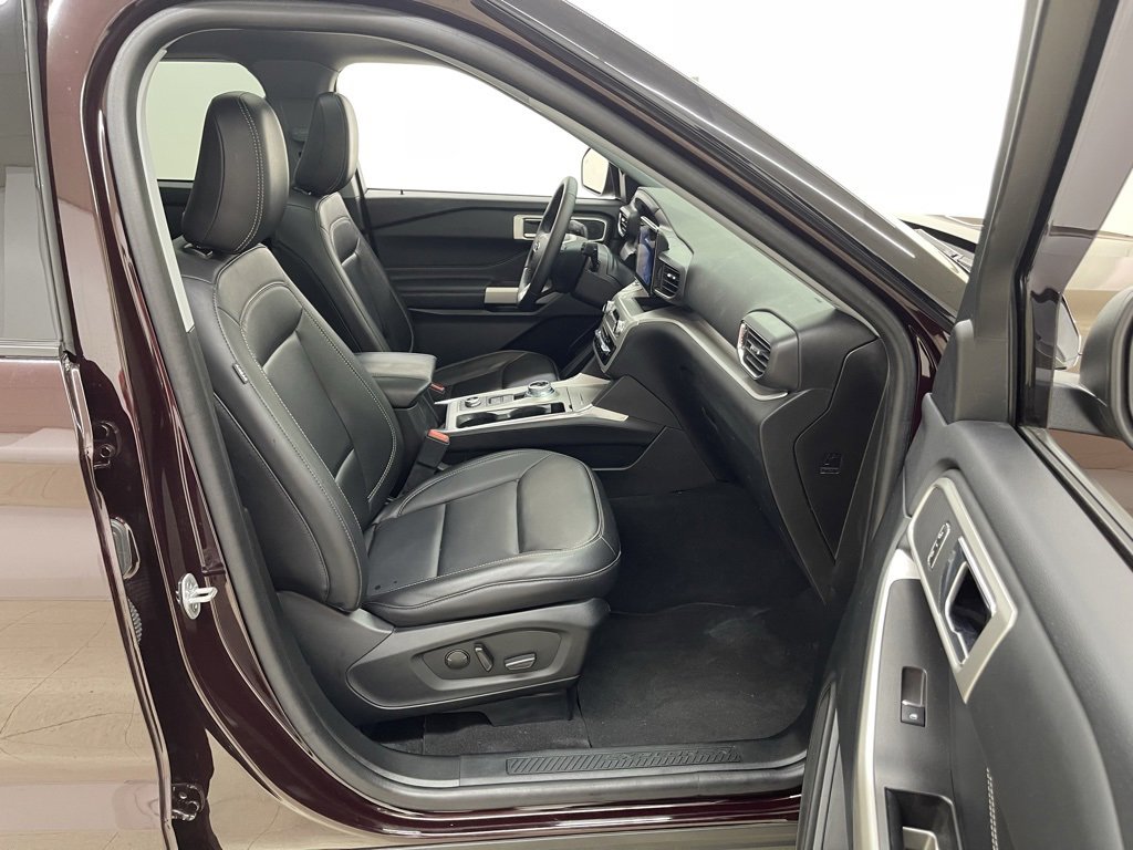 Used 2023 Ford Explorer XLT w/ Equipment Group 202A image 11