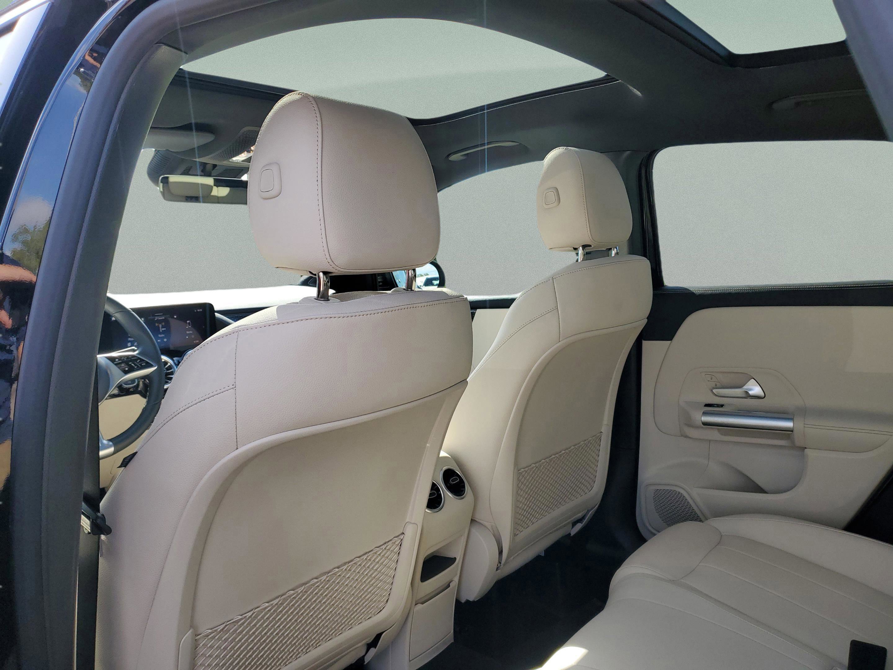 Used 2025 Mercedes-Benz GLA 250 image 3