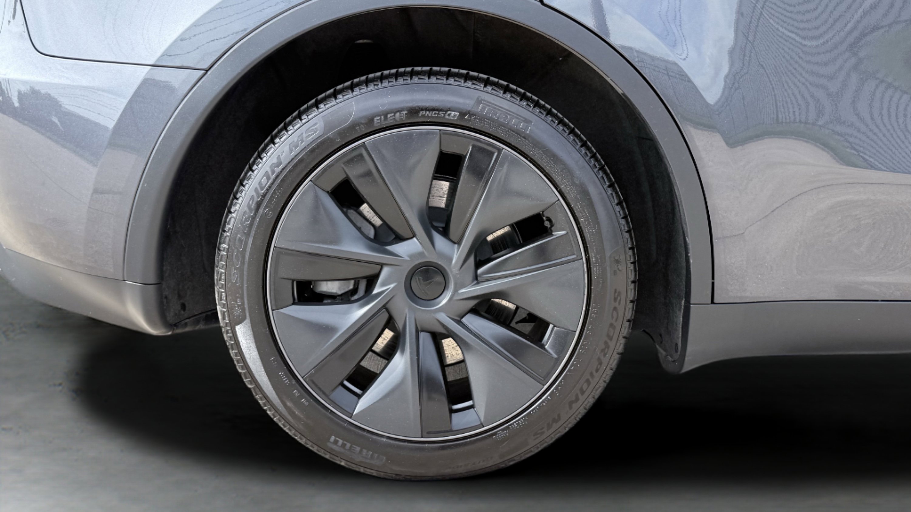 Used 2025 Tesla Model Y Long Range AWD/4WD image 9