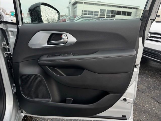 New 2026 Chrysler Pacifica Limited w/ S Appearance Package AWD/4WD image 15
