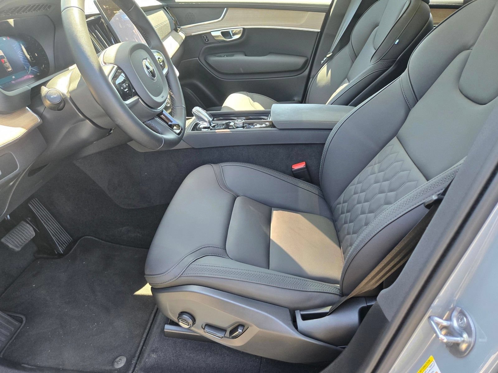 Certified 2025 Volvo XC90 B6 Plus AWD/4WD image 16