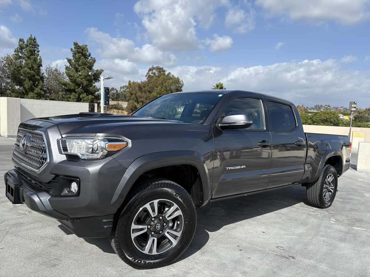 Used 2017 Toyota Tacoma TRD Sport image 6