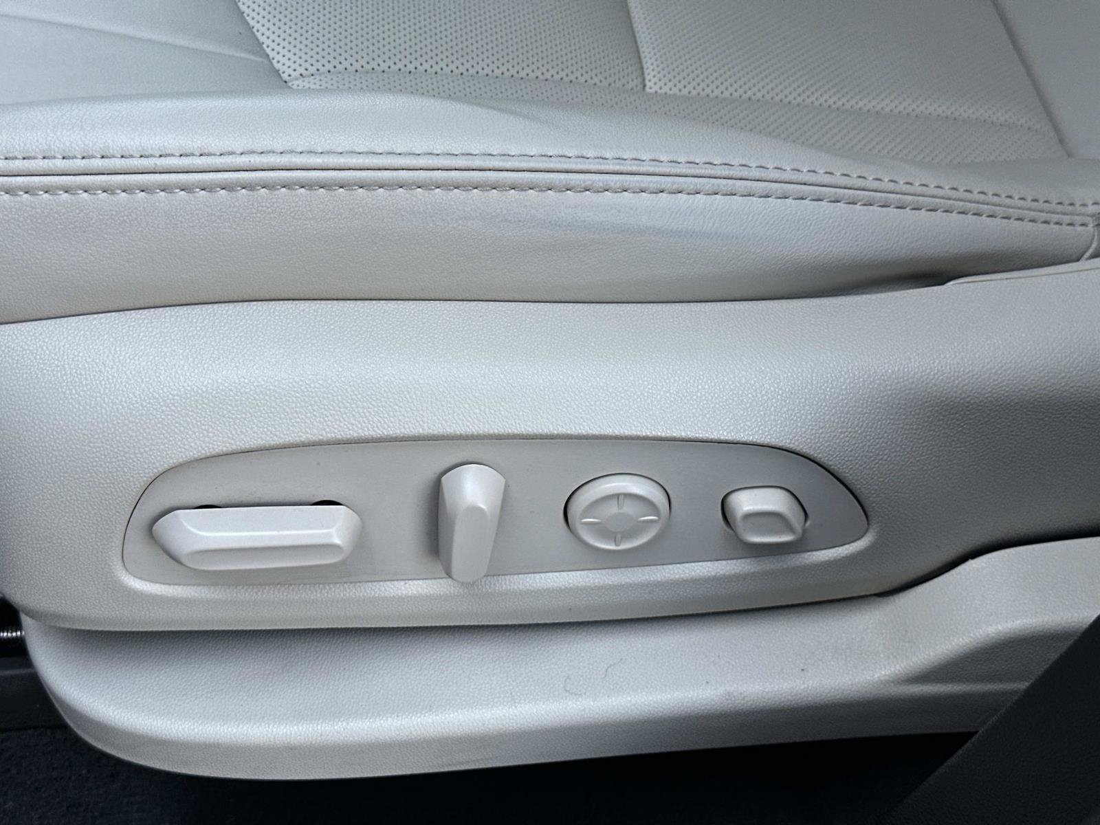 Used 2023 Buick Enclave Premium w/ Experience Buick Package FWD image 24