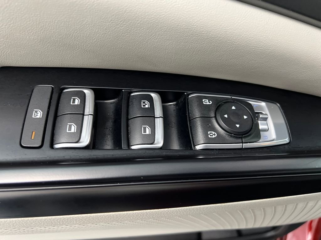 Used 2024 Kia Carnival LX image 12