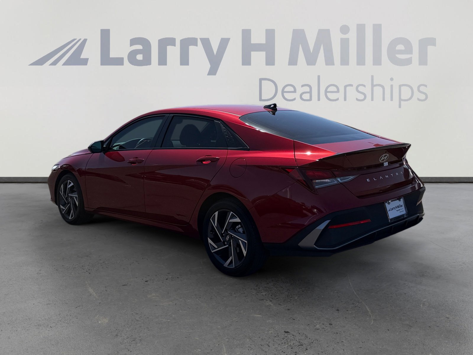 Certified 2025 Hyundai Elantra Sport FWD image 3