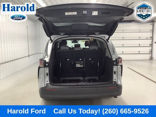Used 2024 Toyota Sienna XLE FWD image 6