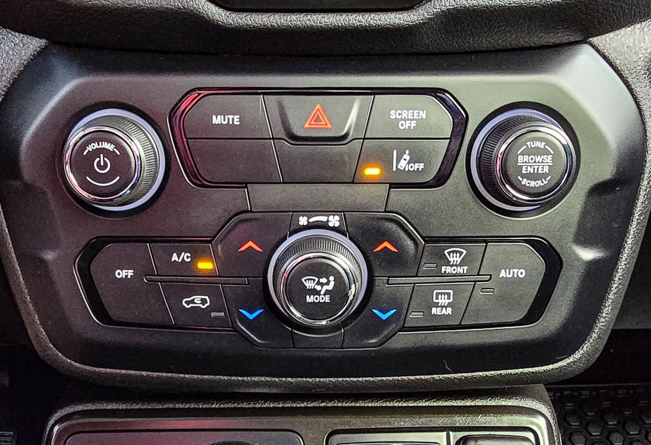 Used 2023 Jeep Renegade Altitude w/ Convenience Group I AWD/4WD image 20