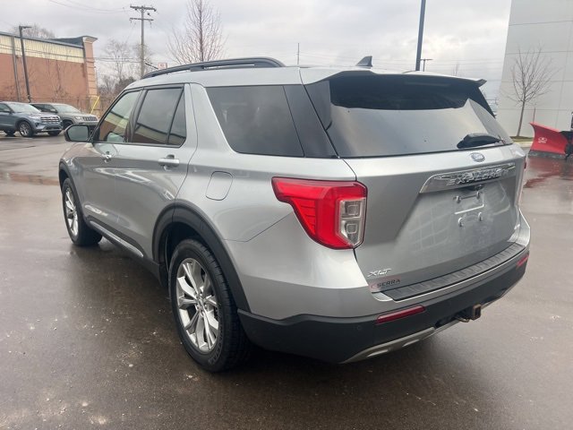 Used 2022 Ford Explorer XLT w/ Equipment Group 202A image 7