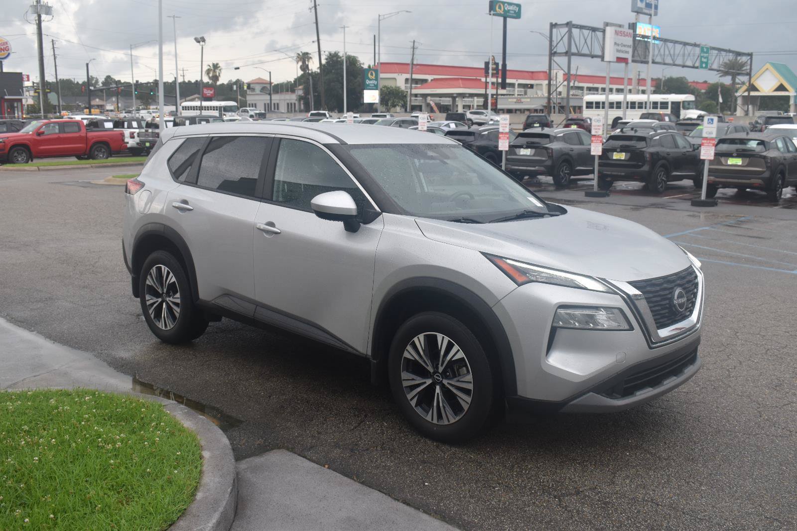 Used 2023 Nissan Rogue SV FWD image 15