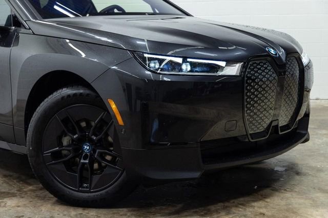 Used 2025 BMW iX xDrive50 w/ Premium Package image 5